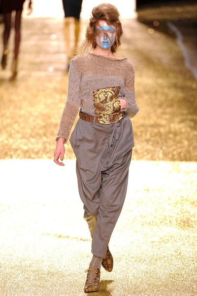 Look 17
